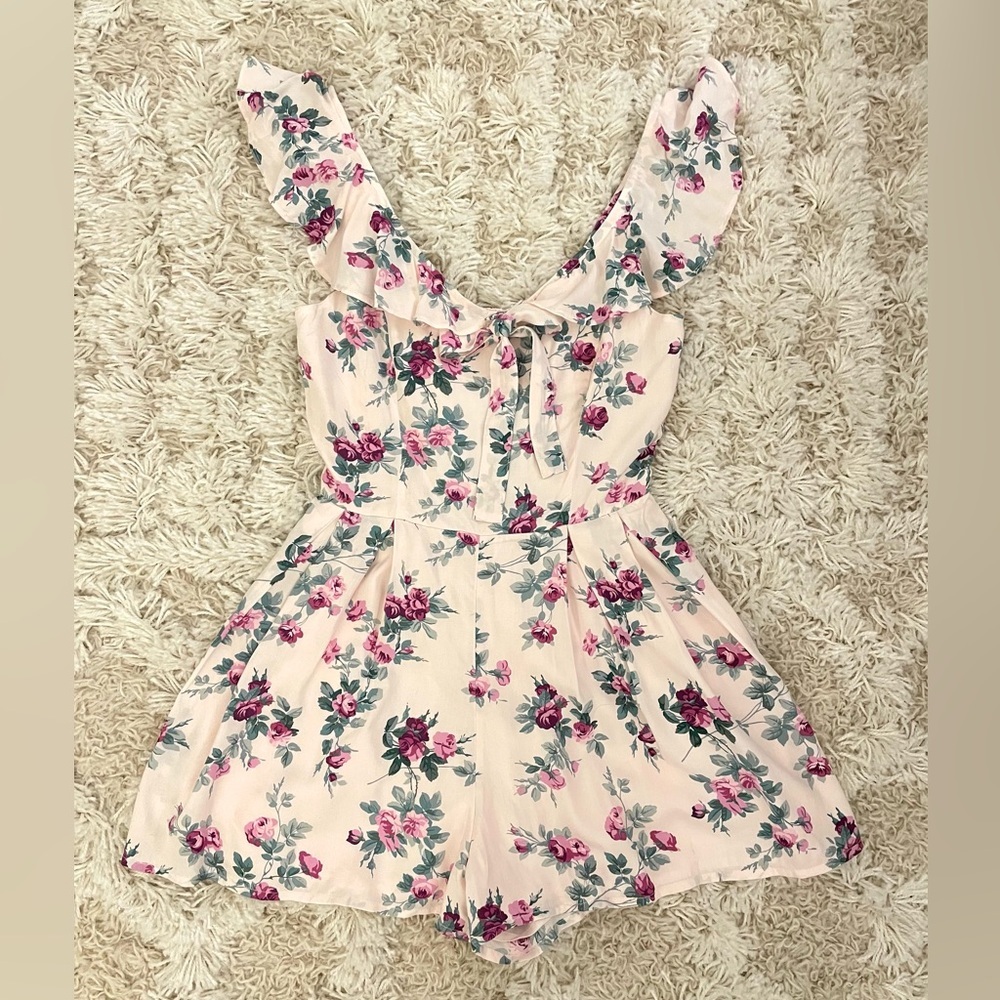 NWT Abercrombie & Fitch Size XS Floral Ruffle Romper Light Pink